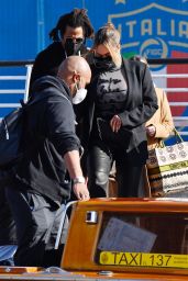 Beyonce - Arriving in Venice 10/15/2021