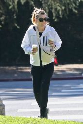Ellen Pompeo - Hike in Los Angeles 10/10/2021
