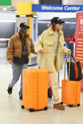 Gigi Hadid - Arriving to JFK Airport in New York City 09/30/2021