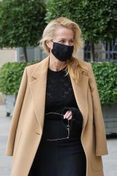 Gillian Anderson - Leaves Her Hotel in Paris 09/30/2021