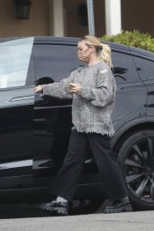 Hilary Duff - Out in Los Angeles 10/07/2021