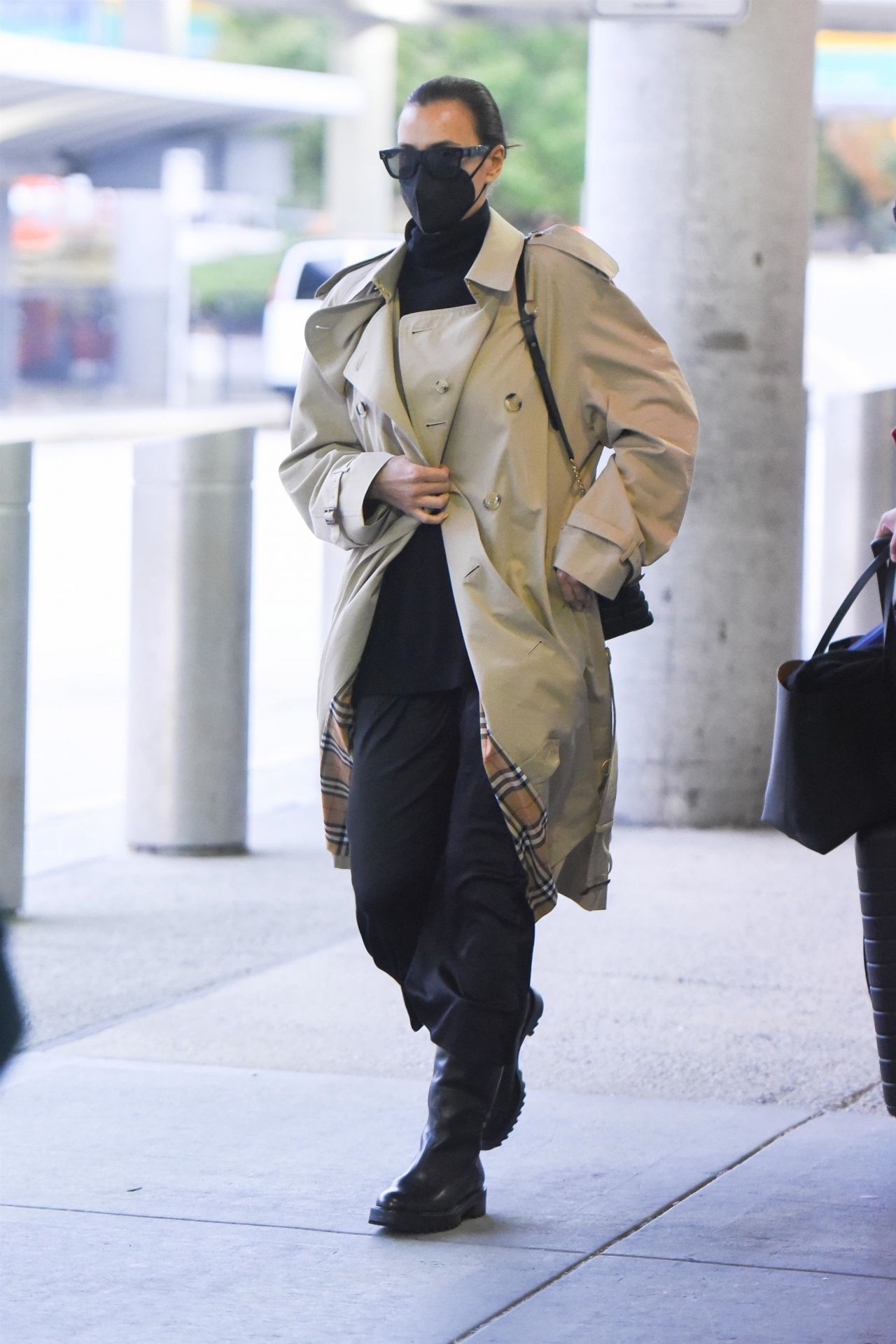 Irina Shayk in Travel Outfit - JFK Airport in NYC 10/29/2021 • CelebMafia