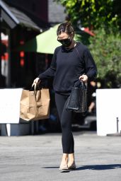 Jennifer Garner at the Country Mart in LA 10/17/2021