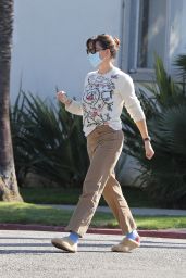 Jennifer Garner - Out in Santa Monica 10/19/2021
