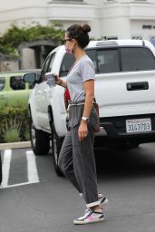 Jordana Brewster at Caffe Luxxe in Brentwood 10/07/2021