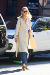 Karlie Kloss in Jeans and a Beige Coat - NY 10/28/2021