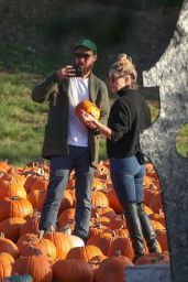 Kate Hudson - Pumpkin Patch in Santa Monica 10/14/2021