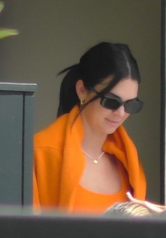 Kendall Jenner - Earthbar in West Hollywood 10/22/2021
