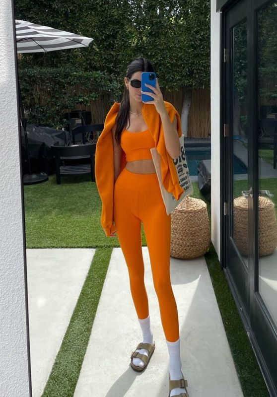 Kendall Jenner Outfit 10/22/2021 • CelebMafia