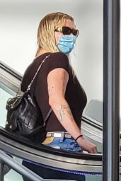 Kesha Casual Style - LAX in Los Angeles 10/10/2021