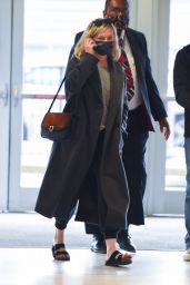 Kirsten Dunst - JFK Airport in New York 10/07/2021