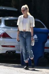 Kristen Stewart Street Style - Los Feliz 10/21/2021