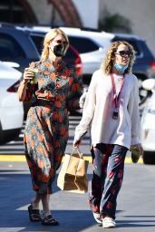 Laura Dern With Her Daughter Jaya Harper at the Brentwood Country Mart 10/16/2021