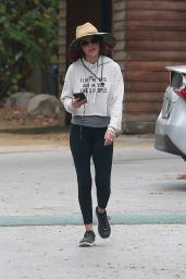 Lisa Rinna Wears Black Yoga Pants and a Grey Hoodie - LA 10/24/2021