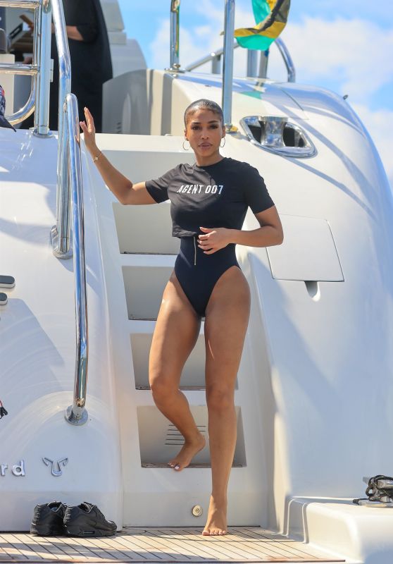 Lori Harvey on a Yacht in Miami 10/27/2021