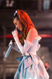Madison Beer - Performs Live at The Life Support Tour in NYC 10/24/2021