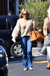 Molly Sims at the Brentwood Country Mart 10/26/2021