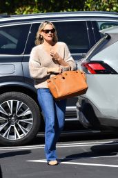 Molly Sims at the Brentwood Country Mart 10/26/2021