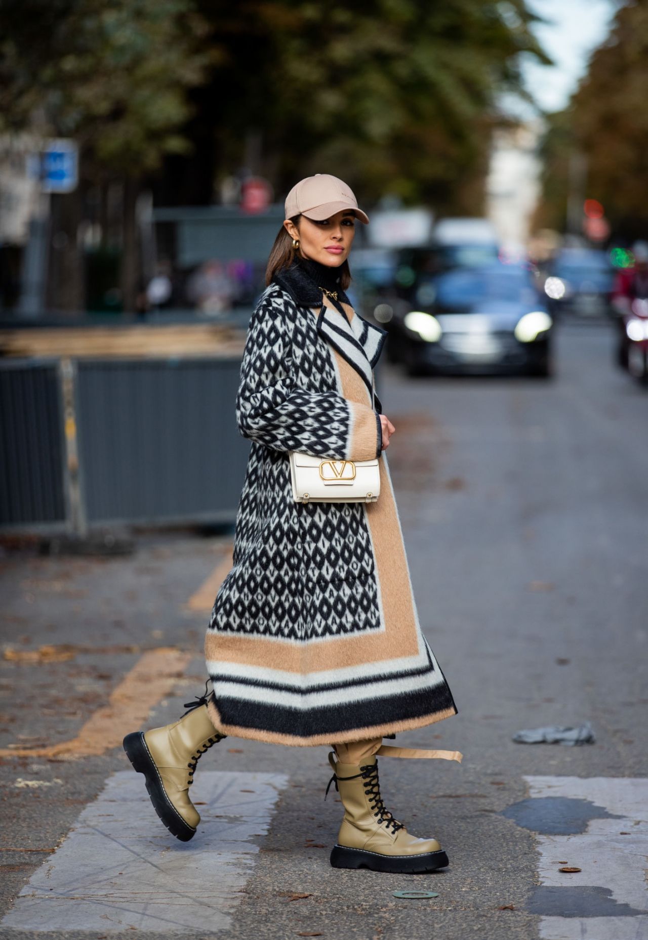 How French Women Stay Chic When It's Freezing Outside - PureWow