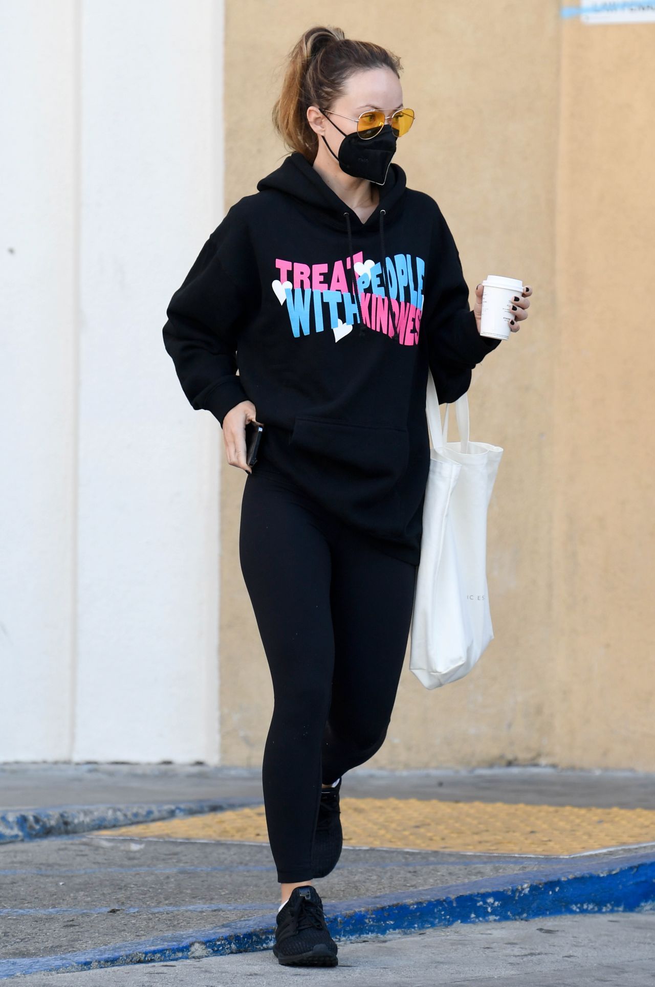 Olivia Wilde - Out in Los Angeles 10/21/2021 • CelebMafia