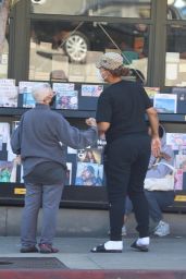 Queen Latifah - Shopping at the Bookstore in West Hollywood 10/17/2021