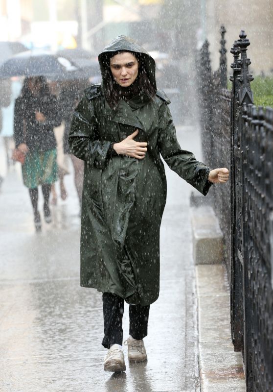 Rachel Weisz - "Dead Ringers" Set in New York 10/25/2021