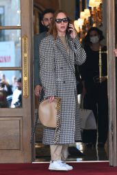 Stella McCartney - Leaving the Ritz Hotel in Paris 10/04/2021