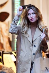 Abbey Clancy Street Style - Shopping in London 11/08/2021