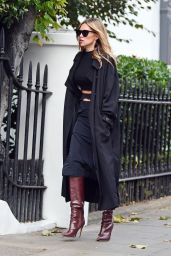 Abbey Clancy Street Style - Shopping in London 11/08/2021