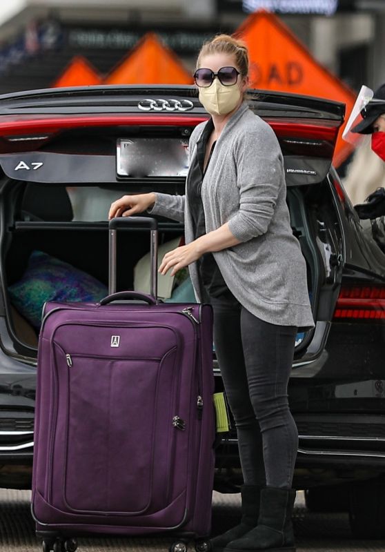 Amy Adams in Travel Outfit - LA 11/02/2021