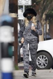 Ashlee Simpson - Out in Los Angeles 11/19/2021