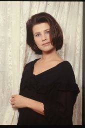 Daphne Zuniga - Photoshoot 1993