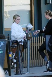 Hilary Duff - Getting Coffee From Sweet Butter in Los Angeles 11/23/2021