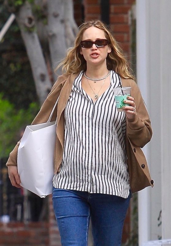 Jennifer Lawrence - Out in Los Angeles 11/18/2021