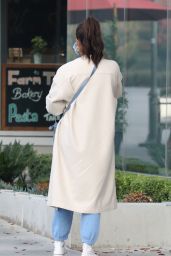 Jessica Alba  in Comfy Outfit - Beverly Hills 11/07/2021