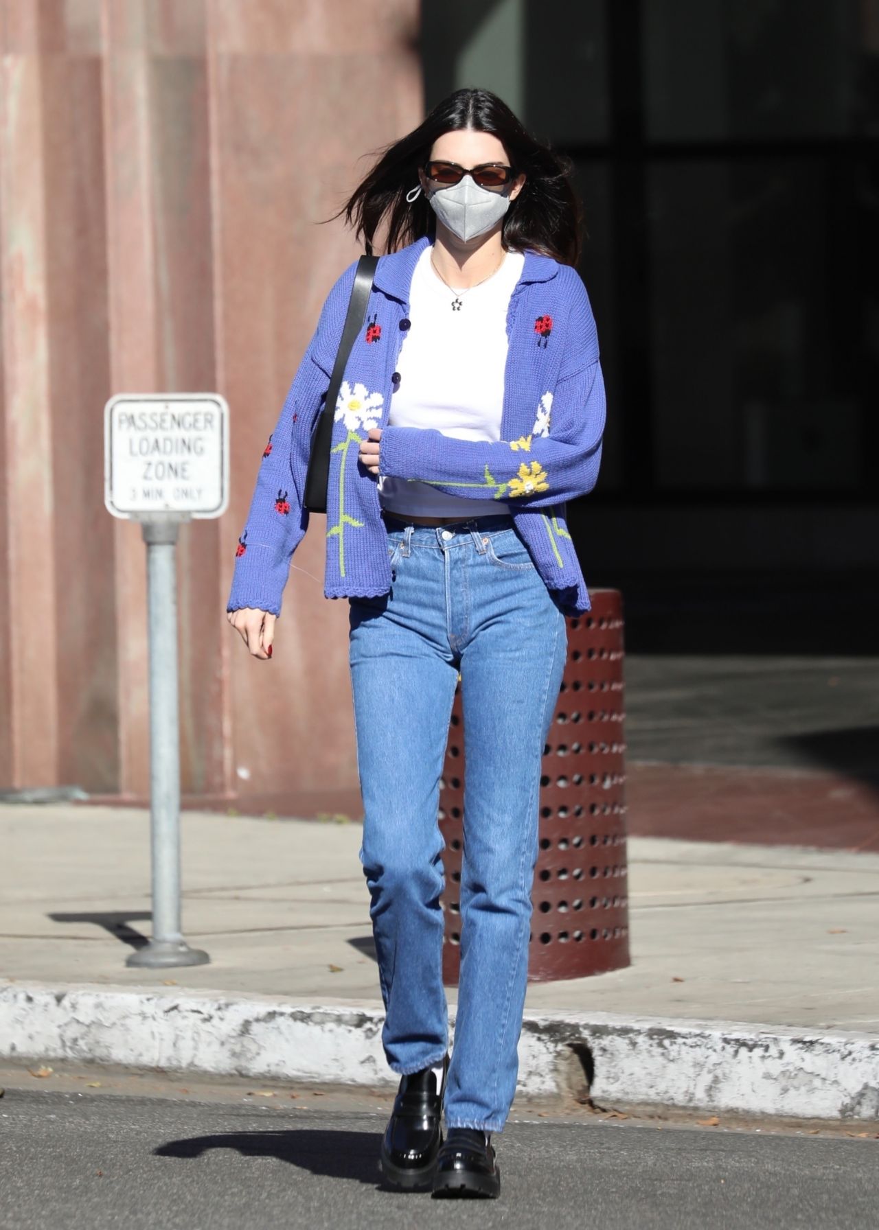 Kendall Jenner Street Style - Los Angeles 11/27/2021 • CelebMafia