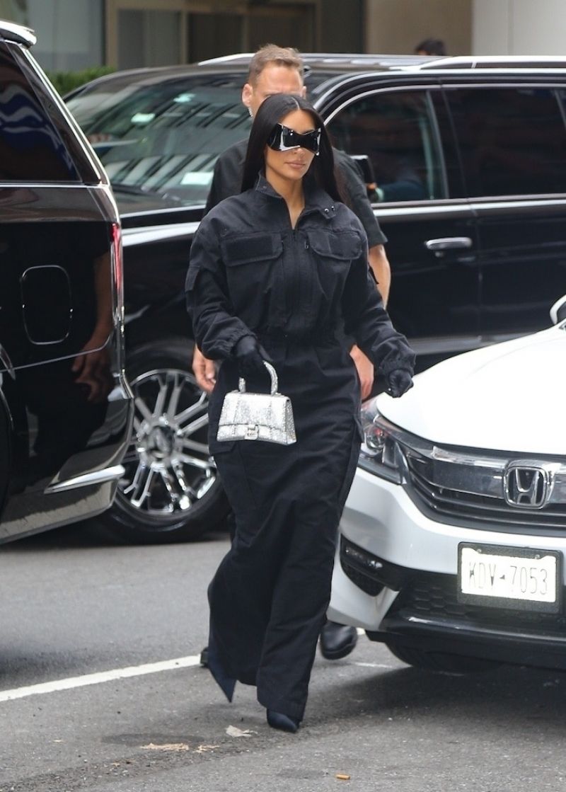 Kim Kardashian - Out in New York City 11/01/2021 • CelebMafia