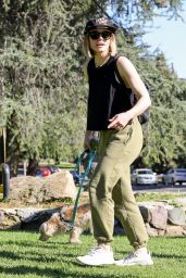 Kristen Bell at Griffith Park in Los Feliz 11/22/2021