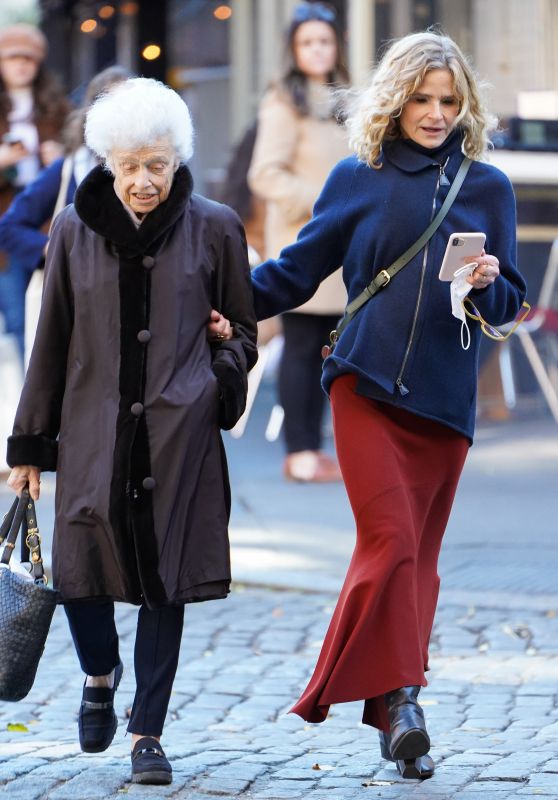 Kyra Sedgwick With Her Mother in New York 11/06/2021