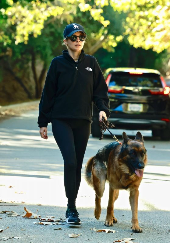 Nicole Richie - Out in Los Angeles 11/23/2021