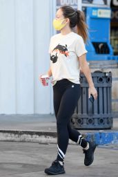 Olivia Wilde Wears a T-shirt From Boyfriend Harry Styles Tour - Los Angeles 11/16/2021