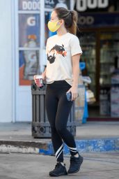 Olivia Wilde Wears a T-shirt From Boyfriend Harry Styles Tour - Los Angeles 11/16/2021