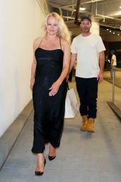 Pamela Anderson - Out in Beverly Hills 11/05/2021