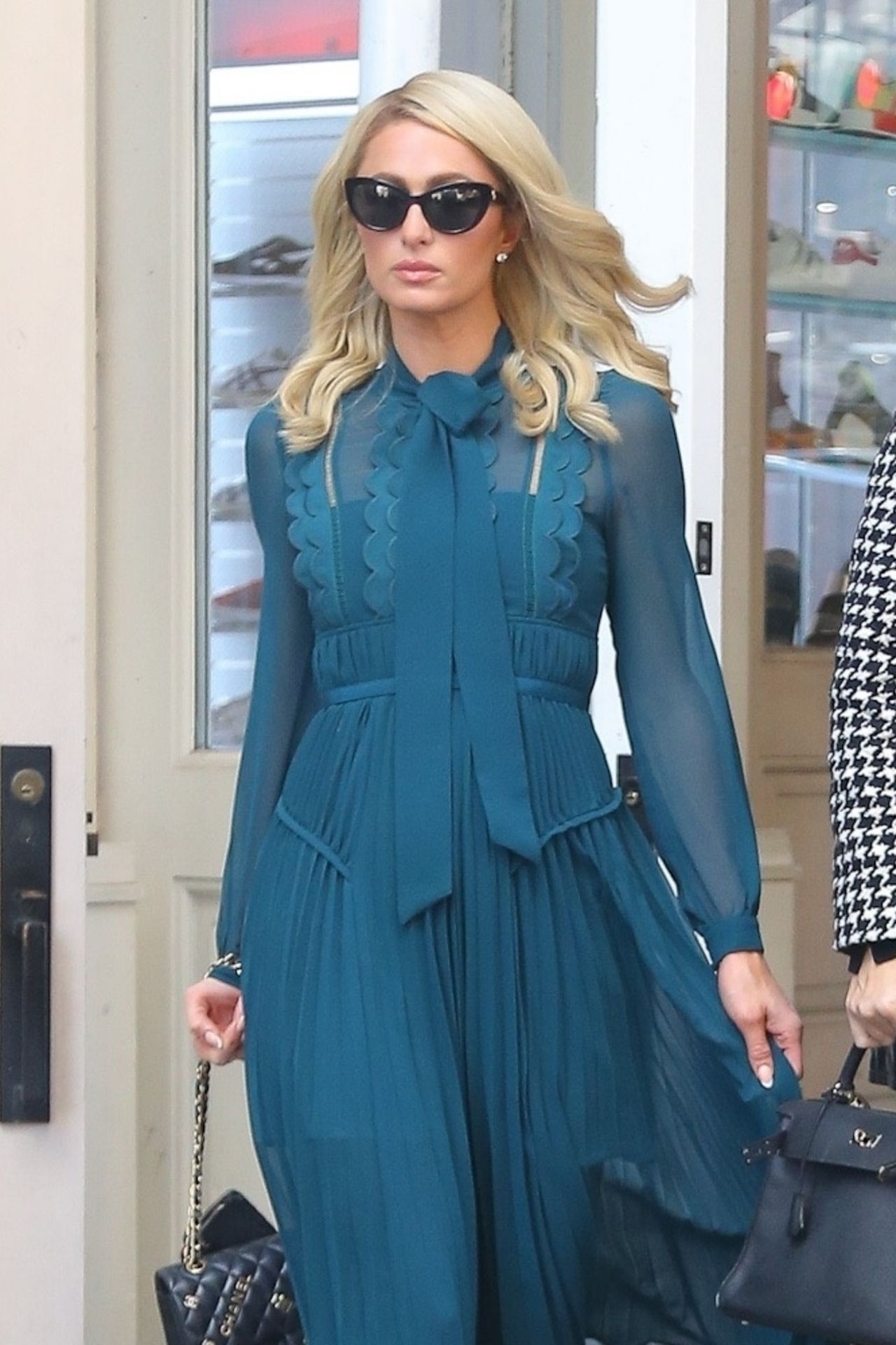 Paris Hilton Heading Into The Valentino Boutique In New York City 11 03 2021 3 