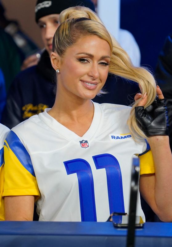 Paris Hilton - Los Angeles Rams and the Tennessee Titans at SoFi Stadium in Inglewood 11/07/2021