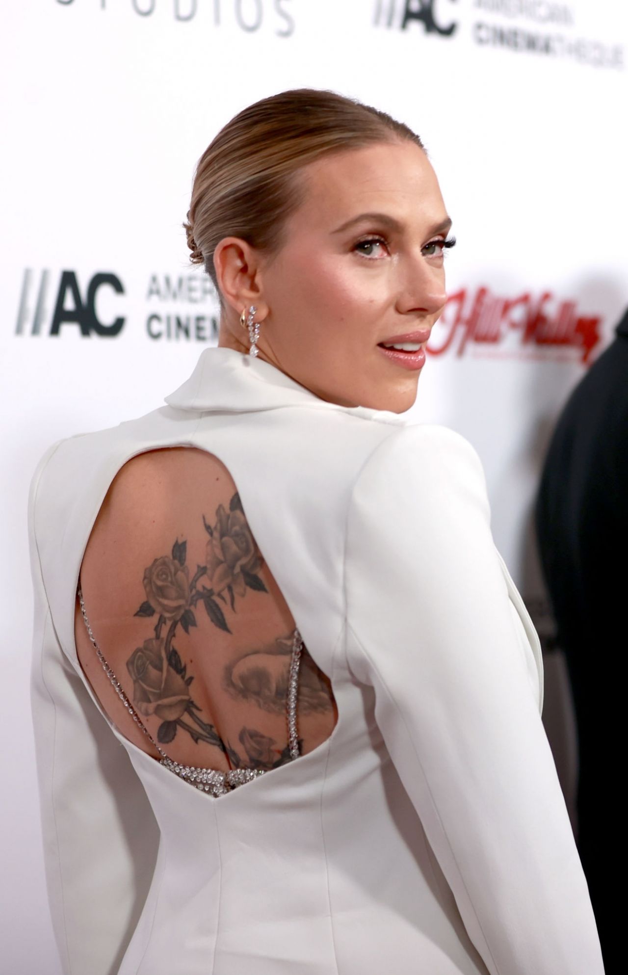 [Image: scarlett-johansson-american-cinematheque...ills-8.jpg]