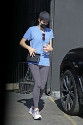 Alexandra Daddario in Casual Outfit - Los Angeles 12/01/2021