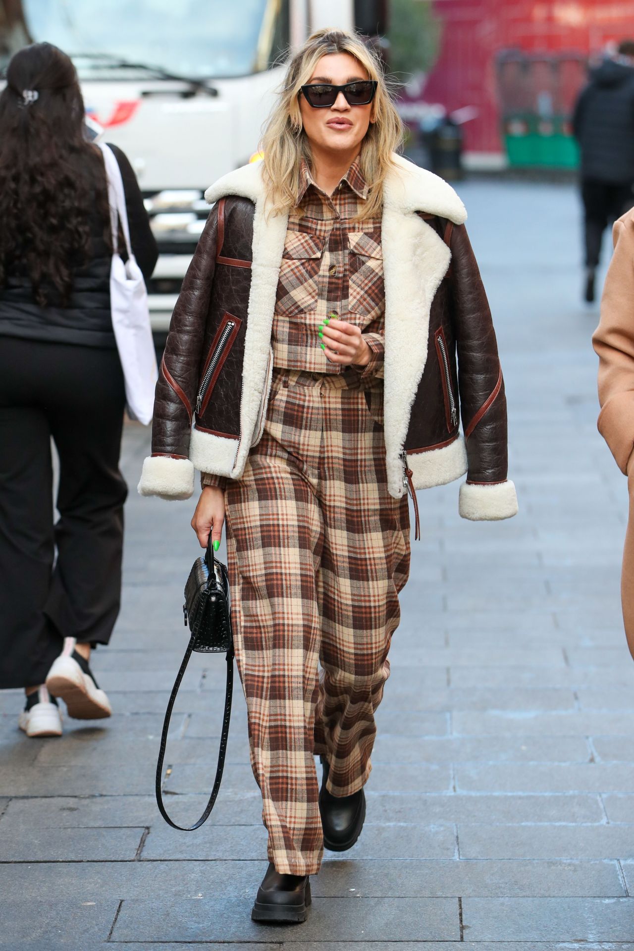 Ashley Roberts Street Fashion Style - London 12/10/2021 • CelebMafia