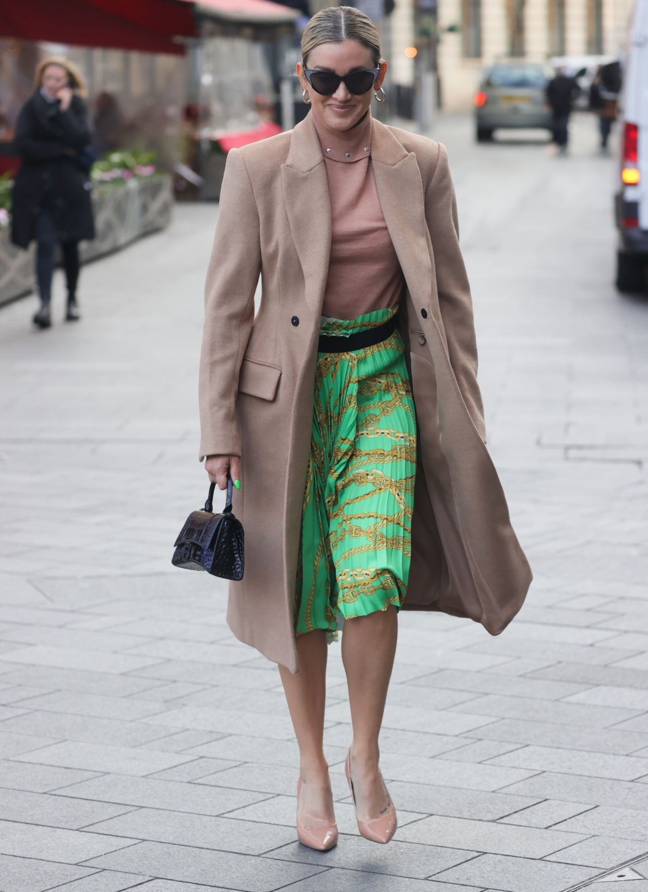 Ashley Roberts Wears Festive Green Skirt - London 12/01/2021 • CelebMafia
