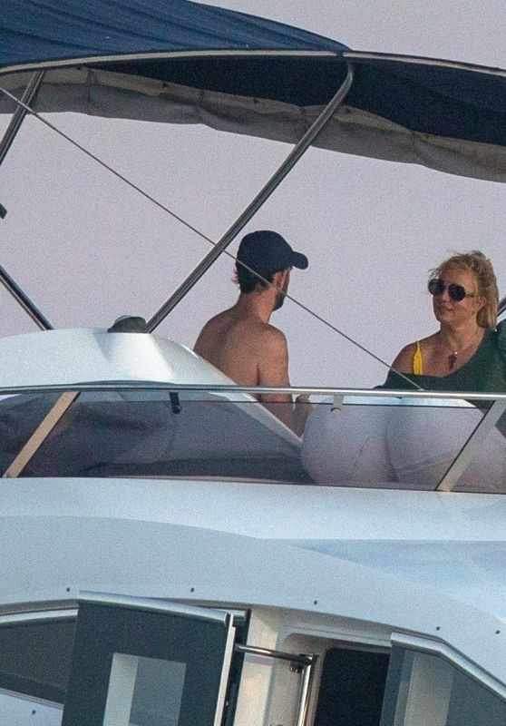 Britney Spears On a Private Yacht in Cabo San Lucas 12/04/2021